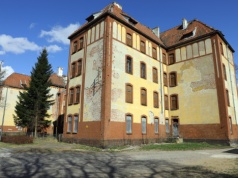 Osiedle Podleśna. PKP oferują deweloperom zabytkowe koszary "za torami"