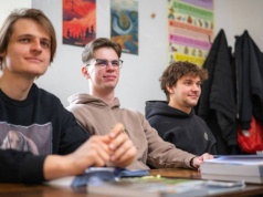 Liceum traci prestiż, uczniowie wybierają zawodówki. Ale tam też są przeciążeni z jednego powodu