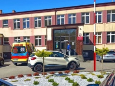 15-latek potrącił dwóch kolegów przed szkołą (ZDJĘCIA)