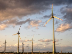 Założenia kontra rzeczywistość. Przedstawiciele energetyki wiatrowej: farmy nie powstaną na czas