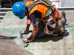 Wysoka cholewka czy swoboda ruchów? Analiza zagrożeń na stanowisku pracy a wybór fasonu