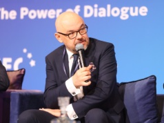 Obniżki w operacji zaćmy. Prezes NFZ o szczegółach