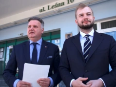 Posłowie Michał Moskal i Michał Kowalski po kontroli w szpitalu w Chojnicach