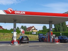 Tyle "na rękę" zarabiają pracownicy stacji. Padły kwoty na Orlenie, zależą od tego czynnika