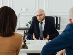 Tak chcemy ich widzieć. Dlatego spada zaufanie do prawa