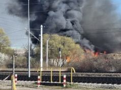W Gdyni płonie hala z makulaturą