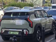 Nieoznakowane auta policyjne z naklejkami. Wszystko lege artis!