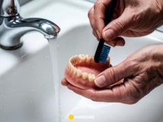 Czy można spać w protezie zębowej? Dentystka wyjaśnia