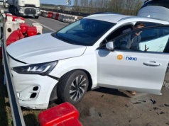 Zderzenie dwóch samochodów na S8. Droga w kierunku Wrocławia była całkowicie zablokowana