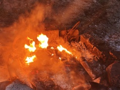 Duszący dym nad Szczecinem. Mężczyzna spalał śmieci i puszki po pianie