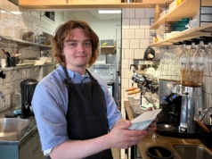 Polak zatrudnił się w firmie, w której jego szefowa nie jest człowiekiem