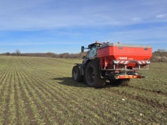 Rolnik od miesiąca czeka za nawozem. Pilna dyskusja w Sejmie. Co zrobi rząd?
