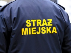 Niecodzienna interwencja w centrum Częstochowy. Nastolatek wsiadł do autobusu ze znakiem drogowym