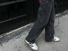 Te sneakersy to zbawienie dla szerokiej stopy - latem są numerem 1