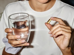 Polacy łykają na potęgę. To dlatego włosy wypadają garściami, a stawy są w rozsypce