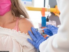 Szczepionka na COVID-19. Media: blokada ważnego raportu