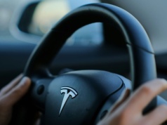 Tesla dowiozła dobre wyniki. Trudna faza rozwoju przed spółką?