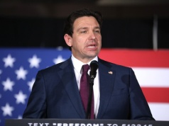 „Biali mężczyźni byli dyskryminowani”. Gubernator Florydy zakazał finansowania DEI