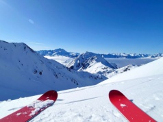 Free Ski Włochy 2026/2027 – jak zaplanować tańszy wyjazd na narty ze skipassem w cenie?