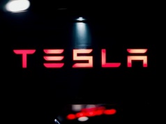 Tesla raportuje solidny kwartał, jednak przyszłość budzi wątpliwości