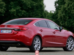 Pokazaliśmy mechanikowi trzy duże auta za 80 tys. zł. Nie wahał się. Opel, Mazda czy Renault?