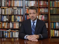 Trzaskowski: Prezydent bierze nie wiadomo ile na klatę, a musi dać sobie w nos