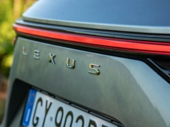 Testują nowego Lexusa NX na Nurburgringu. Zastanawiam się, po co