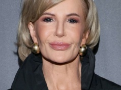 Alternatywa dla sukienki na wesele. Joanna Racewicz już nosi