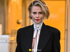 Charlize Theron olśniewa w Nowym Jorku. Zrezygnowała z koszuli i stanika