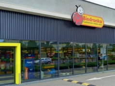 Ekspres na kapsułki za 49 zł w Biedronce. Kawy za grosze, można zrobić zapasy