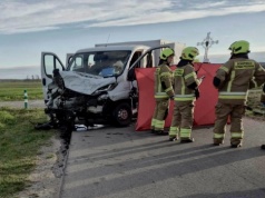 Tragiczne zdarzenie drogowe w Tarkawicy. Nie żyje jedna osoba po zderzeniu dwóch pojazdów dostawczych