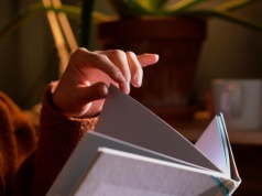 „Kto czyta książki, żyje podwójnie”. 10 cytatów o książkach na Światowy Dzień Książki