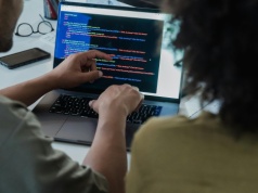 Dlaczego DYNAMINDS nie dostarcza AI bez bezpiecznej infrastruktury