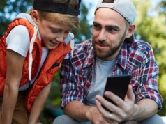Pilne powiadomienia wysyłane do rodziców. Nadawcy: ministerstwo i Anja Rubik