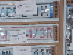 Ukrywał się pod łóżkiem, jeździł na kradzionych tablicach. 23-latek zatrzymany przez policję
