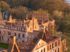 Opuszczony gigant nad Odrą. W regionie krążą o nim mroczne legendy