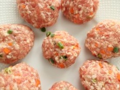 Na obiad robię kotlety radzionkowskie. Są soczyste, chociaż używam chudego mięsa