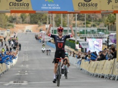 Strzała Walońska 2026: Marc Hirschi ze złamanym obojczykiem