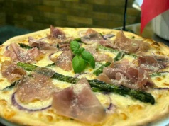 Zielona Góra. Odkryj i spróbuj sezonową pizzę ze szparagami z Pizzerii Roma (RECENZJA)