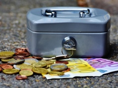 Unia z nowymi limitami. Od lata 2027 regulowanie transakcji gotówką będzie ograniczone