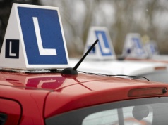 Koniec starego systemu prawa jazdy. UE szykuje zmiany. Instruktor jazdy ocenił nowe pomysły