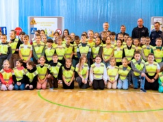Przeszło 3 tysiące kamizelek odblaskowych dla uczniów