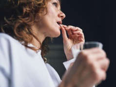 4 suplementy, których nie powinno się łykać razem. Tworzą niekorzystne połączenia – lepiej brać je w odstępach czasu