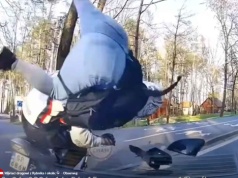 Podwójna ciągła to 1000 PLN i 15 punktów! W Rybniku motocyklista zarobił 3000 zł i 25 pkt