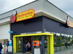 Biedronka otwarta w niedzielę do 22 i dłużej. Promocje na grilla i akcja rabatowa