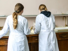 Od września 2026 przyroda ma być w terenie i z eksperymentami. Nauczyciele sami kupują apteczki