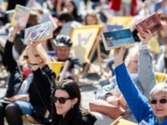 796 osób z książką w jednym czasie i jednym miejscu. Czytelniczy Rekord Wrocławia ustanowiony!