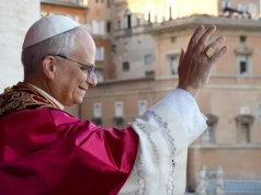 Papież kontra... natrętna mucha. To się wydarzyło w telewizji na żywo