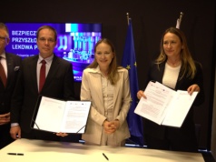 "Bezpieczna przyszłość lekowa Polski". Podpisano umowę na rozwój centrum produkcji leków biologicznych