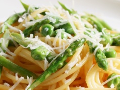 Wykorzystaj sezon na szparagi i zrób ten makaron. Każdy poprosi o dokładkę